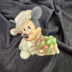 lot 10 image: Lot Of Two Disney Lenox Figures Christmas With Mickey And Minnies Christmas Wish