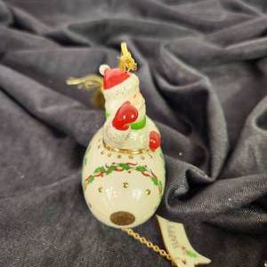 lot 12 image: Lenox 2004 Annual Holiday Blimp Christmas