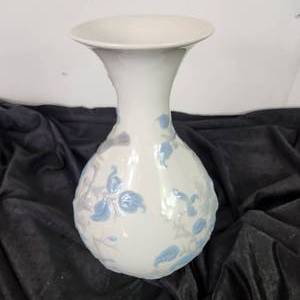 lot 16 image: LLADRO Vintage Sparrows Flower Vase Great Condition 10