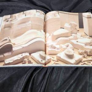 lot 29 image: LLADR5O The Magic World Of Porcelain Book 11 x 10