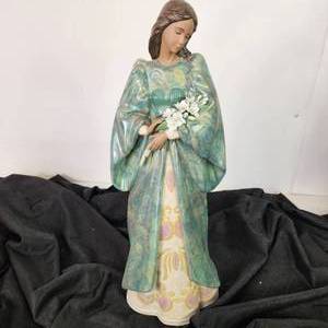 lot 30 image: LLADRO 12422 Figurine Sincerity 17 Tall Great Condition