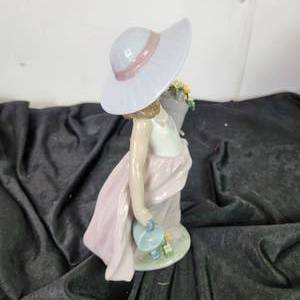 lot 33 image: LLADRO 07676 A Wish Come True Figurine Great Condition