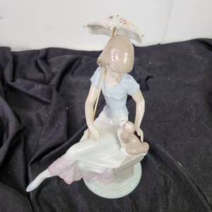 lot 36 image: LLADRO 07612 Picture Perfect Figurine Good Condition