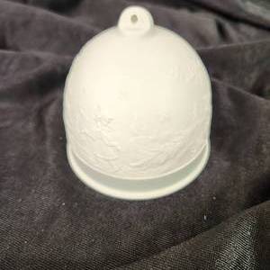 lot 39 image: LLADRO 17616 Winter Bell Blue Ribbon New Open Box