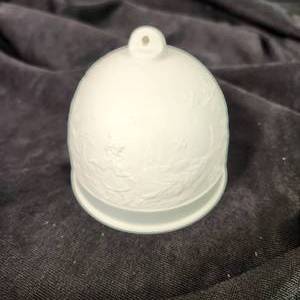 lot 40 image: LLADRO 17616 Winter Bell Blue Ribbon New Open Box