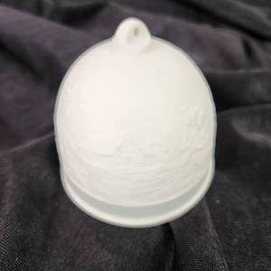 lot 43 image: LLADRO 17616 Winter Bell Blue Ribbon New Open Box