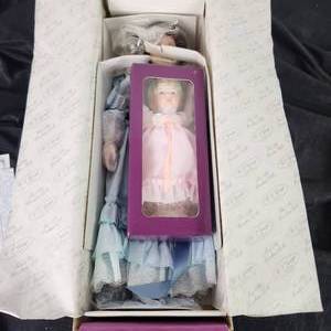lot 49 image: Loving Steps Precious Memories Of Motherhood Collection Porcelain Doll Reco