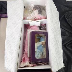lot 50 image: Bedtime Precious Memories Of Motherhood Collection Porcelain Doll Reco