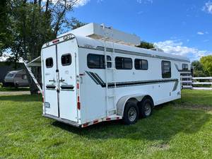 TRAIL MAGIC 3 HORSE LIVING QUARTERS HORSE TRAILER