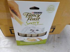 30 x 4 packs Natural Chicken in a Demi Glaze Purina Fancy Feast Savory Cat Treats retail $3 each