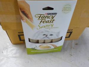 30 x 4 packs Natural Chicken in a Demi Glaze Purina Fancy Feast Savory Cat Treats retail $3 each
