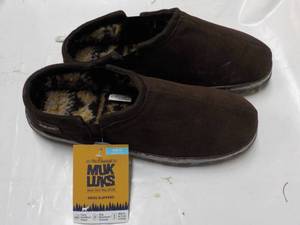 Mens Muk Luks size 12 Slippers - Chocolate
