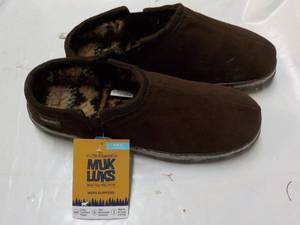 Mens Muk Luks size 12 Slippers - Chocolate