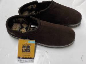 Mens Muk Luks size 12 Slippers - Chocolate