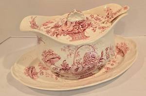 lot 46 image: Vintage Royal Crownford Ironstone Soup Tureen Set
