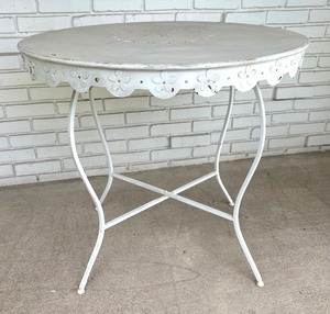 lot 50 image: Wonderful White Vintage Table and Two Chairs