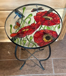 lot 63 image: Amazing Art Glass Topped Accent Table