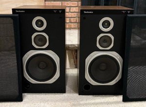 lot 69 image: Pair of Technics SB-K40 Speakers