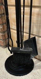 lot 72 image: Brass Handled Fireplace Set