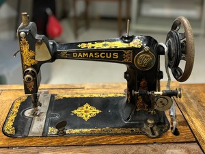 lot 13 image: Beautiful Vintage Sewing Table with Damascus Sewing Machine