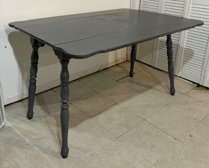lot 96 image: Vintage Drop Leaf Table