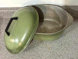 lot 102 image: Vintage Avocado Green Dutch Oven by Club