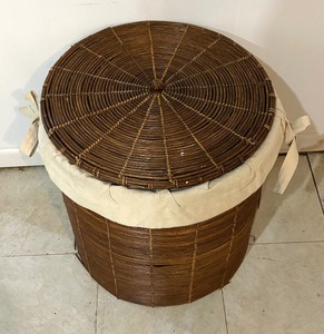 lot 103 image: Lovely Lined Basket with Lid