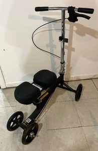 lot 167 image: Knee Scooter
