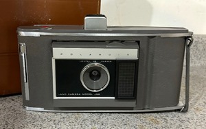lot 172 image: Vintage Polaroid J66 Camera