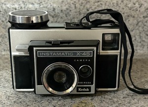 lot 180 image: Kodak X-45 Instamatic Camera with Case and Flash Bulbs