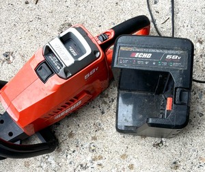 lot 189 image: Echo CHT-58V Hedge Trimmer with Battery and Charger