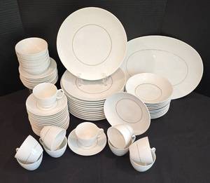 lot 14 image: Vintage German Raymond Loewy Continental China Dinnerware