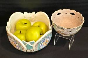 lot 133 image: Handcrafted Pottery Bowl Set