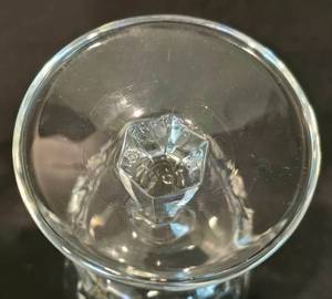 lot 145 image: Faceted Arcoroc France Fine Glassware