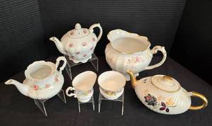 lot 195 image: Lovely Vintage China Options