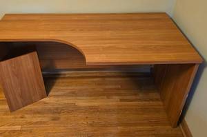lot 227 image: Versatile Corner Office Desk