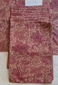 lot 221 image: Gorgeous Pottery Barn Table Runner & Placemat Set