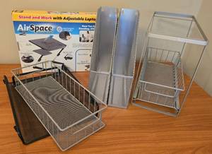lot 229 image: Versatile Office Accessory Grouping