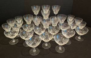 lot 268 image: Sparkling Vintage Crystal Stemware