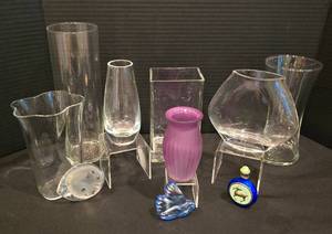 lot 272 image: Pretty Vase & Decor Selection