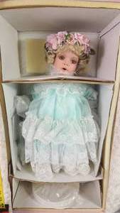 Welden Museum Of Fine Collectibles Presents  A World Of Dolls Cookie Stands 24 in