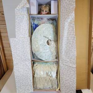 Welden Museum Of Fine Collectibles