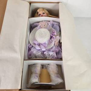 Hand Crafted Porcelain Doll Tuss Leah 211182 Little Companion