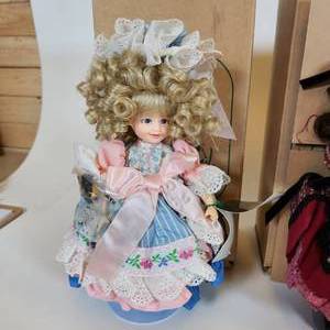 Lot of 4 Dolls Originals International