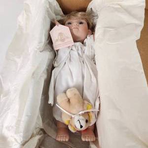A Lee Middleton Original Little Angel Girl Model VLA-G