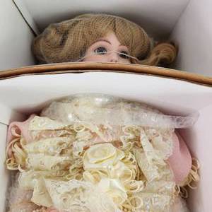 Welden Museum Of Fine Collectibles Monique #89896 A World Of Dolls