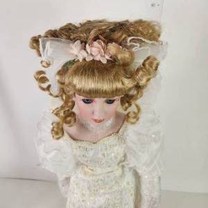 Court Of Dolls Porcelain Beautiful Bride Stephanie