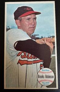 lot 44C image: Brooks Robinson 1964 Topps Giant #50 Vintage Baseball Card