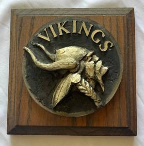 lot 42E image: Minnesota Vikings Football Vintage  Custom Wall Hanger Plaque - made of metal and wood