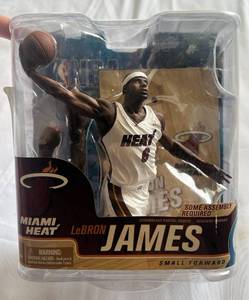 lot 64E image: LeBron James Cleveland Cavaliers McFarlanes Sportspicks Basketball Figure